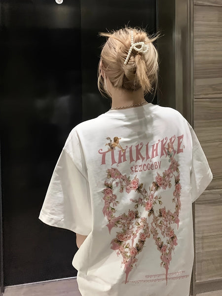 花柄と蝶々のプリントが施されたクルーネックTシャツ、カジュアルな半袖の夏の日常トップス、女性用の服【MPFA24060344】